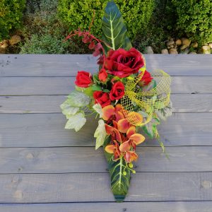 https://artdecha.pl/wp-content/uploads/2019/10/piękny-stroik-sztuczne-kwiaty-róże-ozdoba-grobu-kompozycja-storczyk-sztuczne-liście.jpg